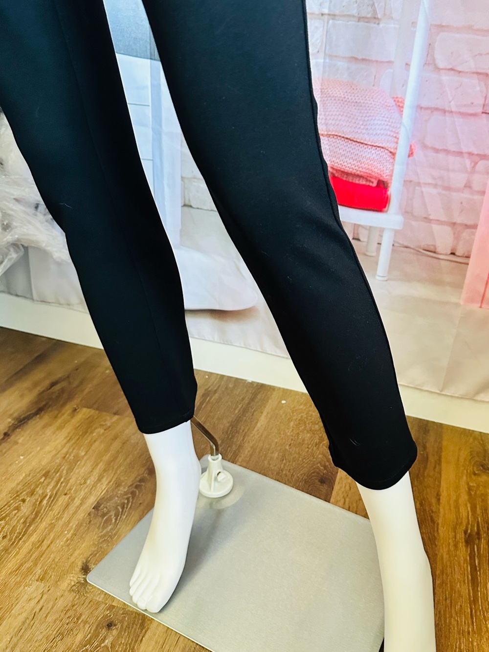 Two by Vince Camuto Black Skinny Ankle Pants - Picture 5 of 8